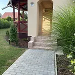 Barka Vendeghaz Tisza-to Apartment *