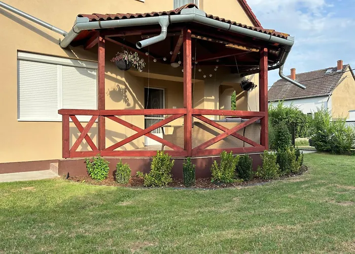 Barka Vendeghaz Tisza-to 아파트 *